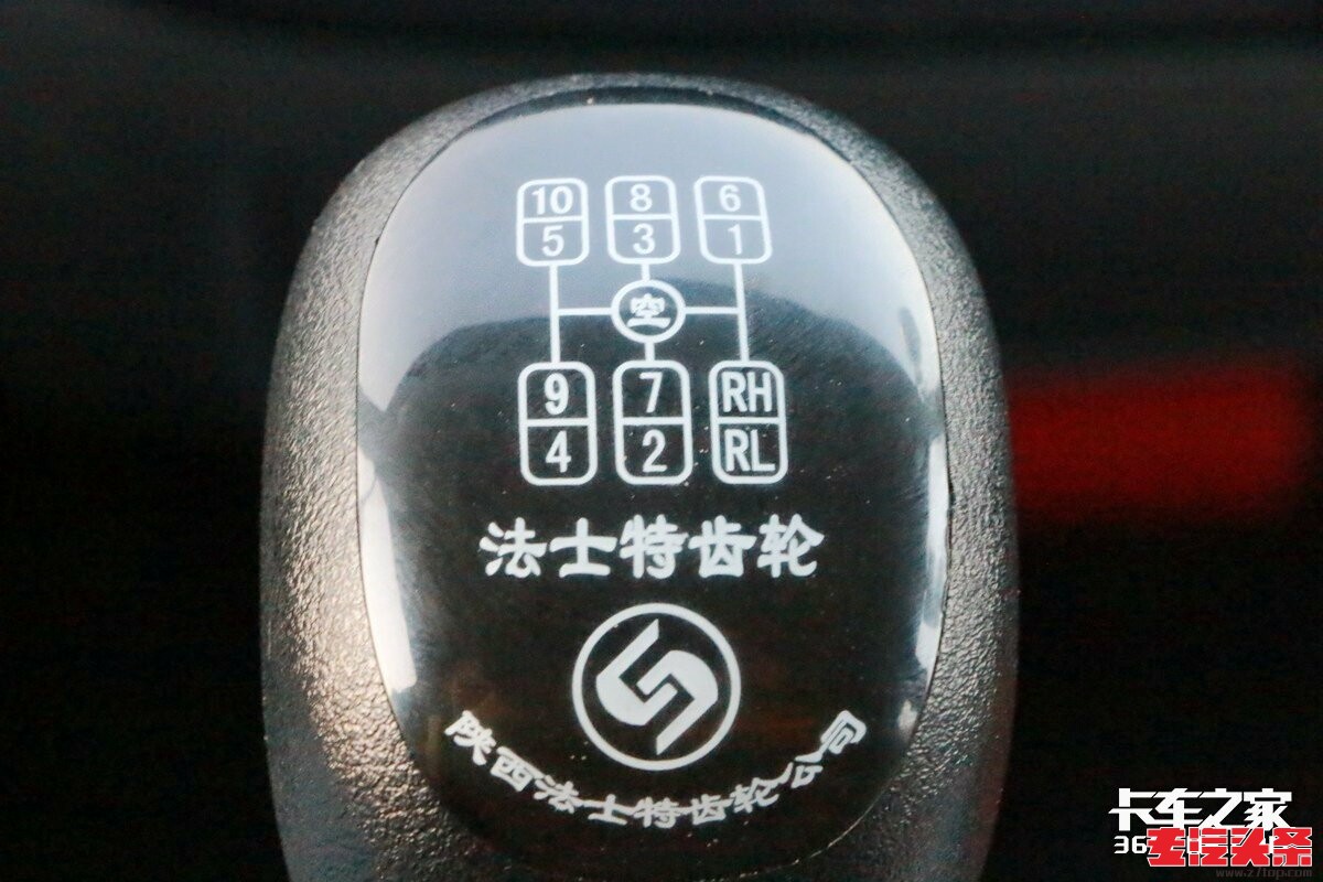 flyghym12js806.jpg