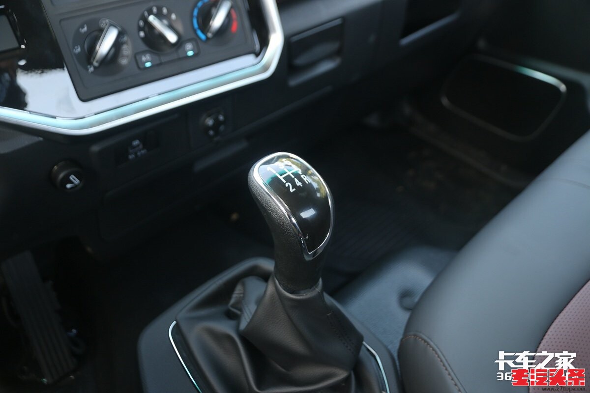 bmjcki4dxb25027.jpg