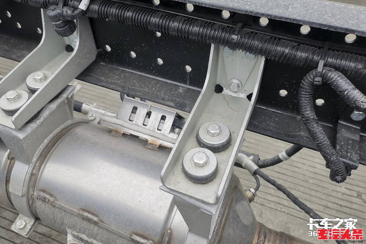 f3chnegp2lo825.jpg