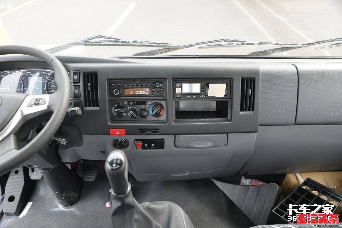 t2hu242qlj310061.jpg