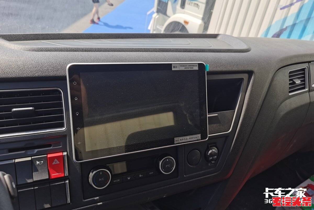 myucxcrwb0j11291.jpg
