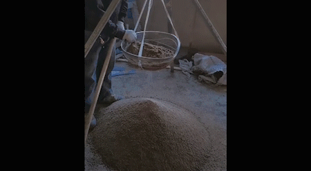 0kbmevz2a5t9133.gif