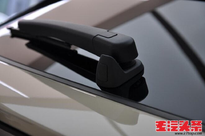 udnqbplk2zl1205.jpg