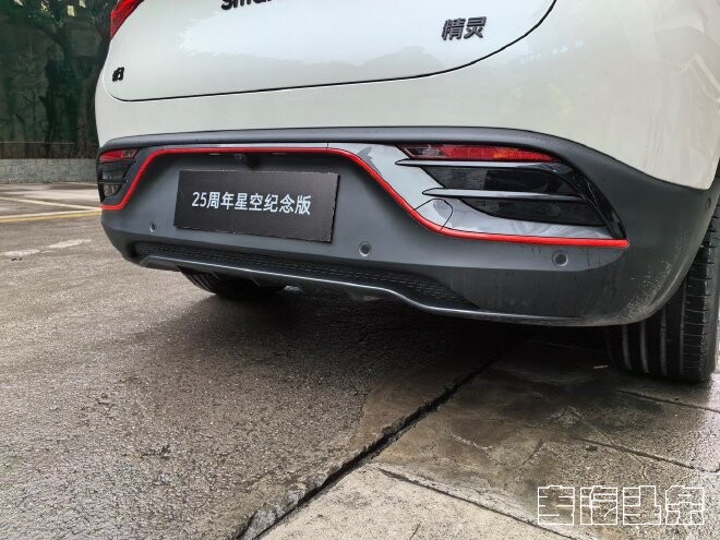 r142lyucdj35207.jpg